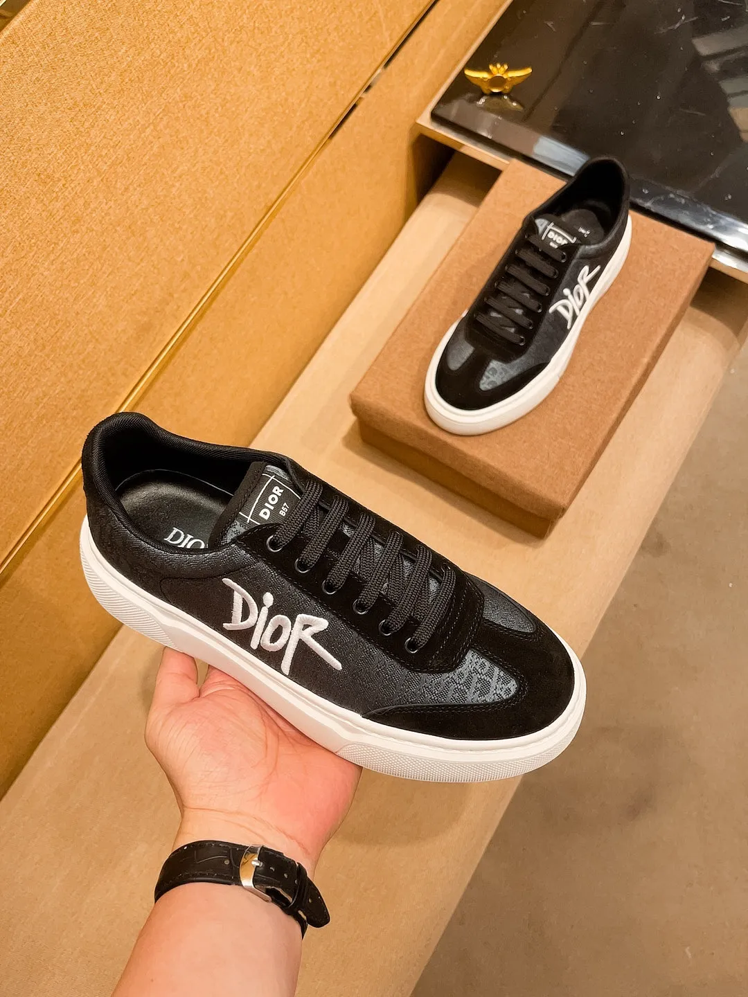 Men's shoes💰 400💰🔥【Dior】🔥Men's high-end brand of shoes official website 1:1 latest masterpiece: the upper is made of Italian imported first-layer cowhide with a comfortable and breathable lining➕original non-slip and wear-resistant outsole🔥, making walking more convenient and comfortable! An exclusive new model, a stunning work, a beautiful 1:1 replica [color] compared to the official quality! Create a fashionable personality to set off your uniqueness! A must-have for trendy men! Classic🔥Size: 38-44 Color: 🔥Multiple colors available🔥